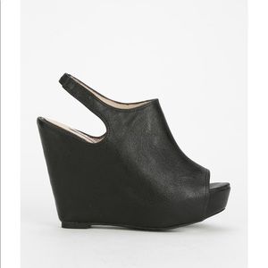 STEVE MADDEN  BLACK LEATHER WEDGES